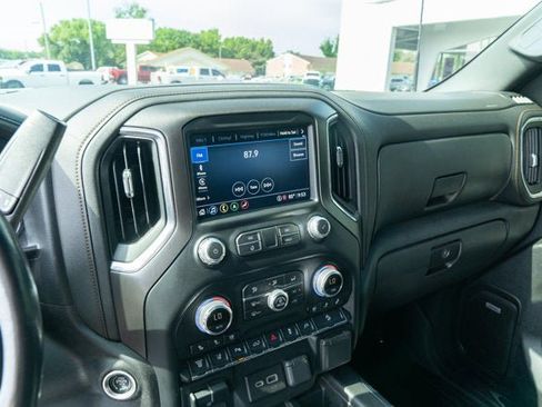 Used 2022 GMC Sierra 2500 AT4 w/ AT4 Preferred Package AWD/4WD image 19