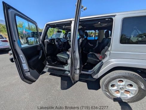 Used 2013 Jeep Wrangler Unlimited Sahara w/ Connectivity Group image 10