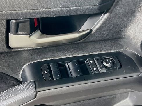 Certified 2025 Toyota Tacoma TRD Off-Road AWD/4WD image 17