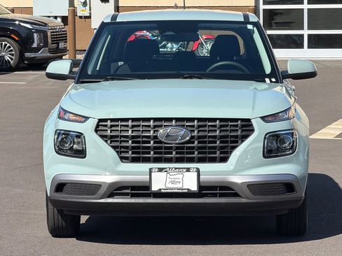 Certified 2025 Hyundai Venue SE FWD image 10