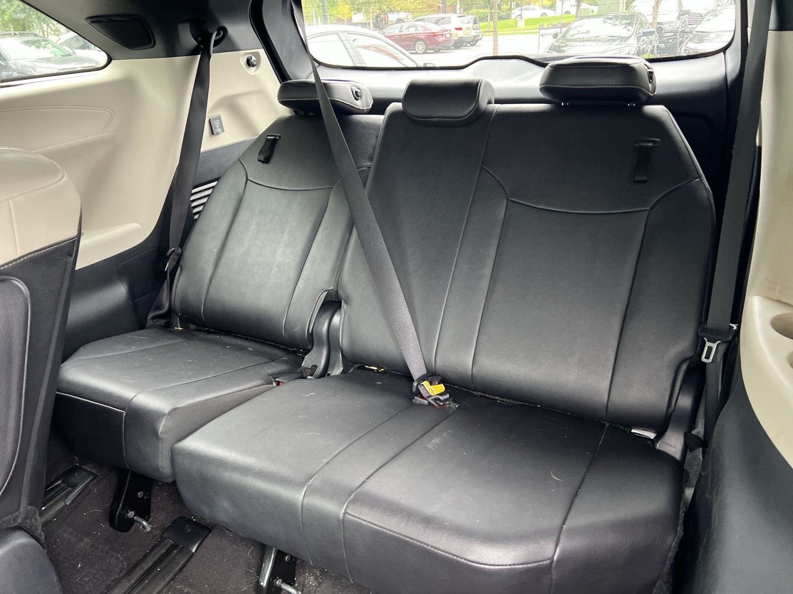 Used 2025 Toyota Sienna Platinum AWD/4WD image 22