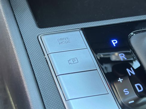 Used 2025 Hyundai Elantra SE image 14