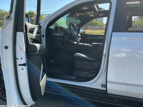 Used 2024 Cadillac Escalade V AWD/4WD image 8