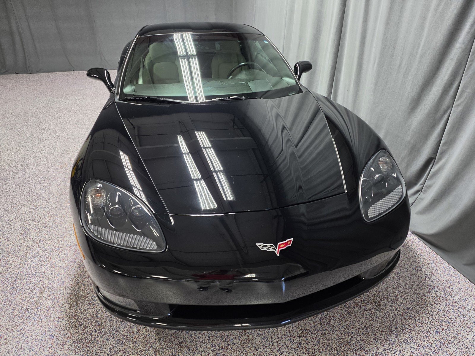 Used 2007 Chevrolet Corvette Coupe w/ Preferred Equipment Group RWD image 2