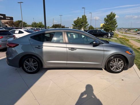 Used 2017 Hyundai Elantra SE FWD image 6