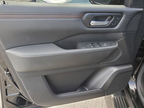 Used 2025 Nissan Armada SL w/ Captain's Chari Seat Package image 18