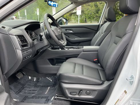 Used 2026 Nissan Rogue SV AWD/4WD image 9