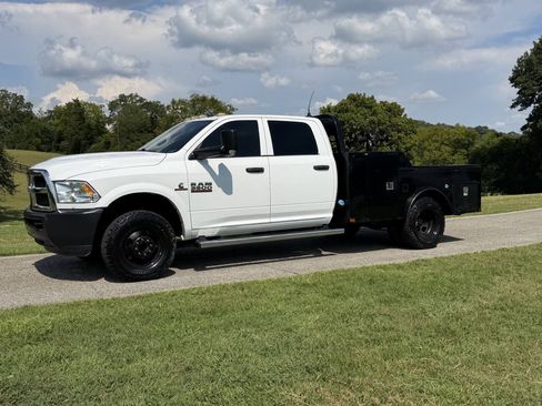 Used 2018 RAM 3500 Tradesman w/ Chrome Appearance Group AWD/4WD image 2