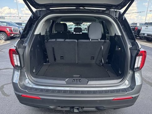 Used 2025 Ford Explorer Active AWD/4WD image 18