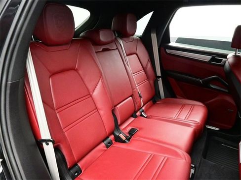 Used 2023 Porsche Cayenne Platinum Edition image 17