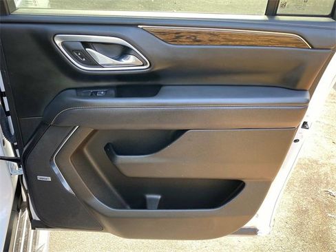 Used 2023 Chevrolet Suburban Premier image 32