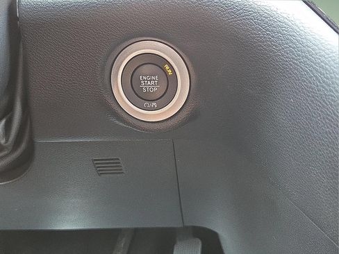 Used 2025 Chrysler Pacifica Select FWD image 22