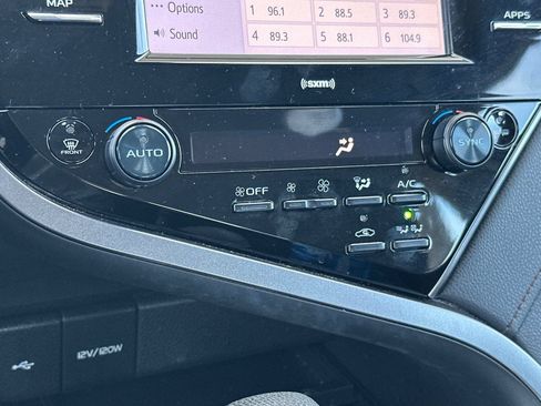 Used 2020 Toyota Camry LE w/ Fleet Convenience Package FWD image 18