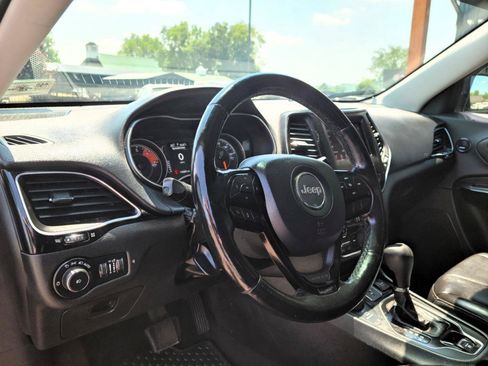 Used 2020 Jeep Cherokee Latitude Plus AWD/4WD image 8