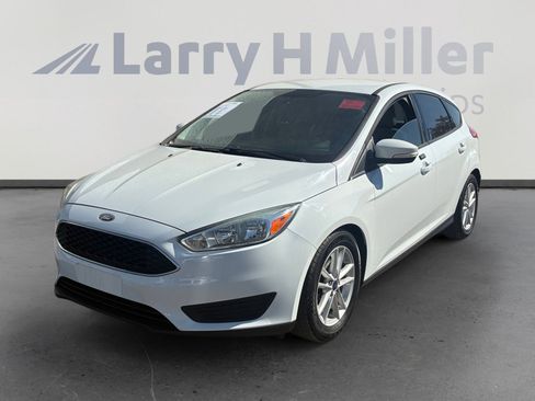 Used 2016 Ford Focus SE w/ SE Power Seat Package image 1
