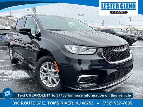 Used 2024 Chrysler Pacifica Touring-L image 1