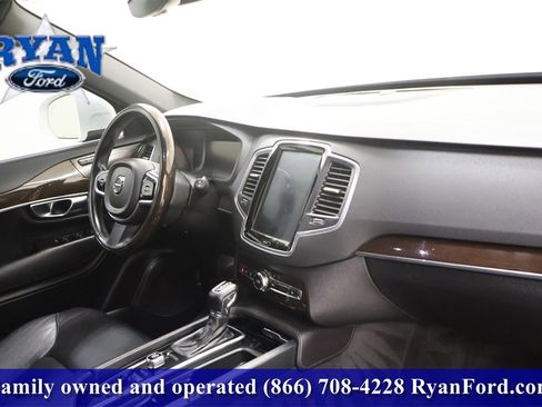 Used 2019 Volvo XC90 T5 Momentum w/ Protection Package Premier image 17