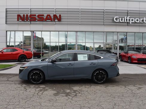 New 2026 Nissan Sentra SR w/ Floor Mat Package FWD image 3