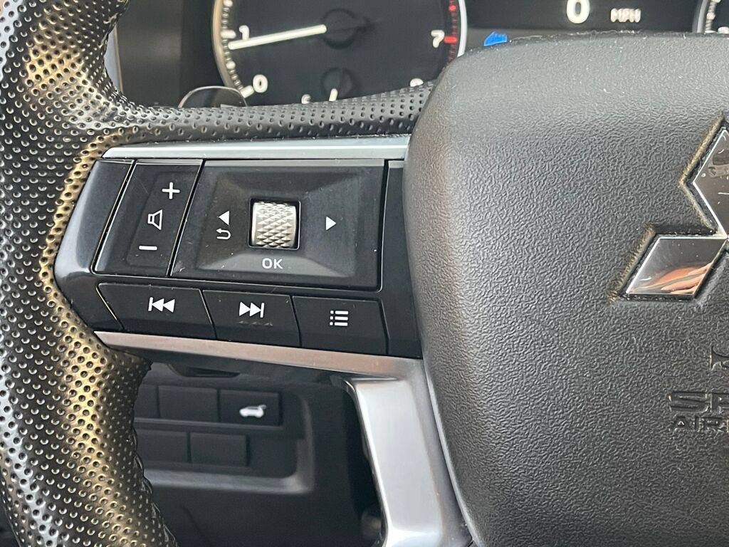 Used 2024 Mitsubishi Outlander SE AWD/4WD image 18