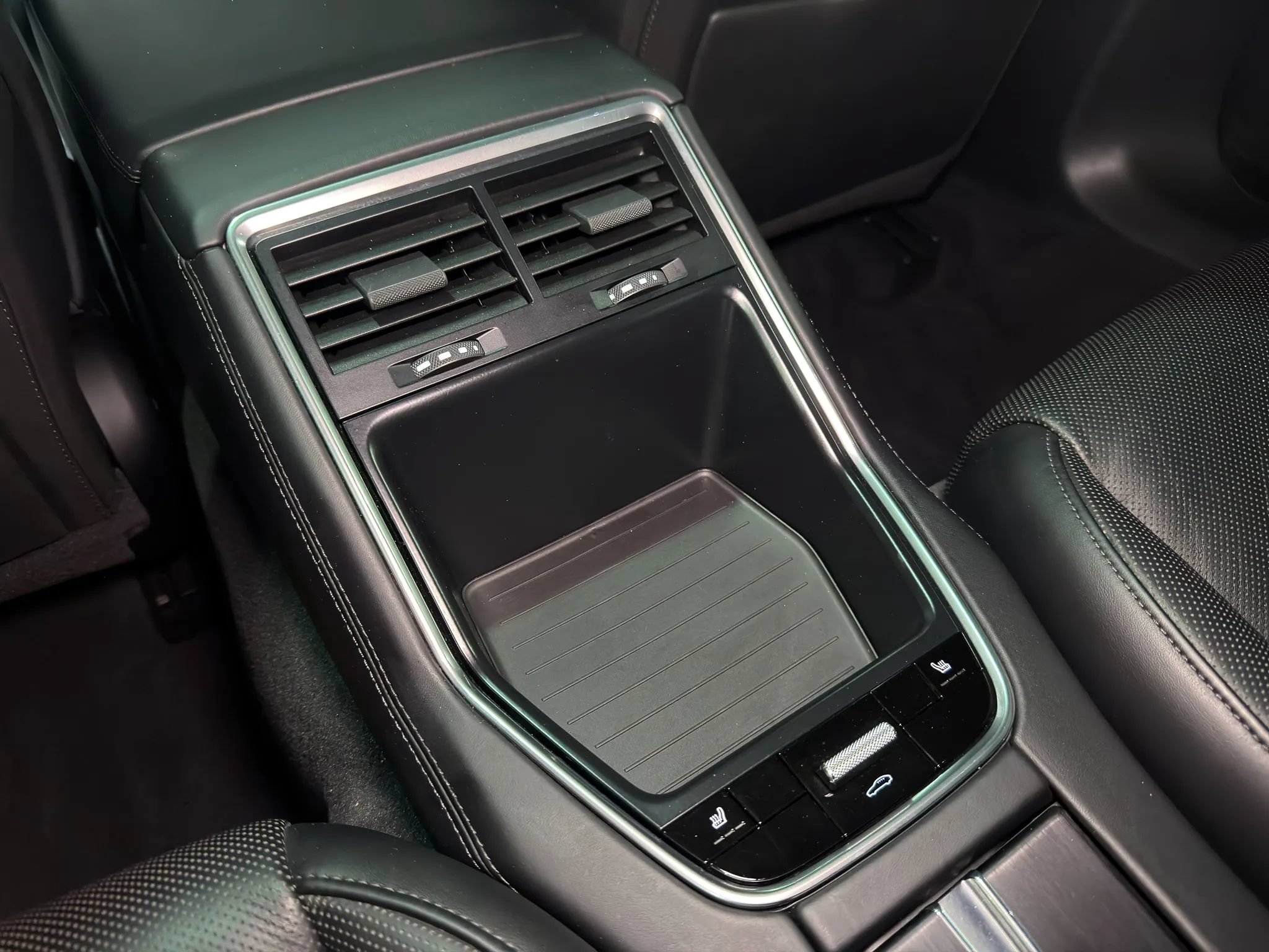 Used 2020 Porsche Panamera 4S w/ Premium Package Plus AWD/4WD image 13