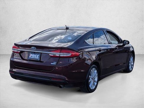 Used 2017 Ford Fusion SE w/ Fusion SE Technology Package image 5