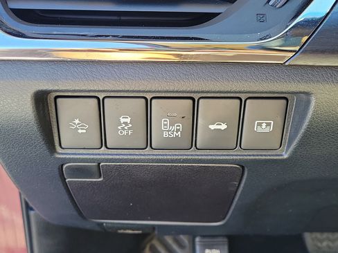 Used 2016 Toyota Avalon Limited w/ Toyota Safety Sense Package image 28