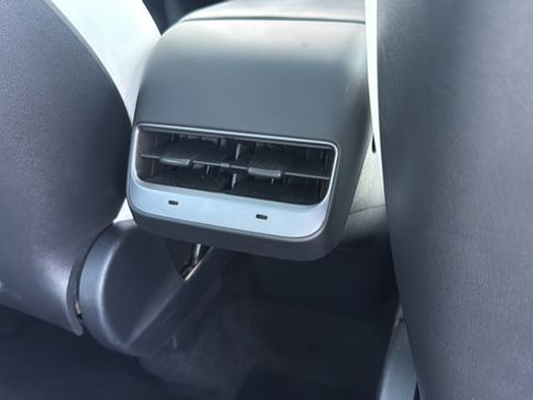 Used 2023 Tesla Model Y Long Range AWD/4WD image 24