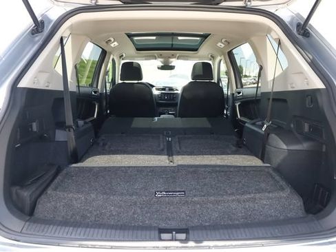 Used 2023 Volkswagen Tiguan SE w/ Panoramic Sunroof Package FWD image 33