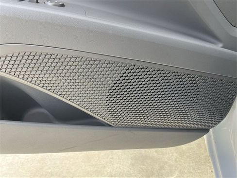 Used 2025 Hyundai Elantra SE image 21