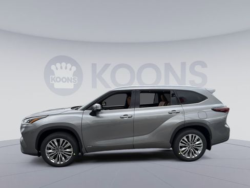 New 2026 Toyota Highlander Platinum AWD/4WD image 2