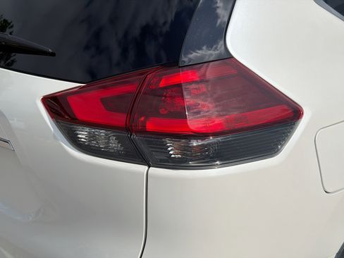 Used 2020 Nissan Rogue SV image 27