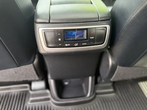 Used 2019 Toyota Highlander XLE AWD/4WD image 26