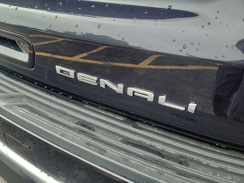 Used 2023 GMC Yukon Denali RWD image 7