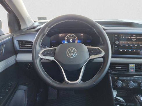 Used 2024 Volkswagen Taos SE w/ Panoramic Sunroof Package AWD/4WD image 15