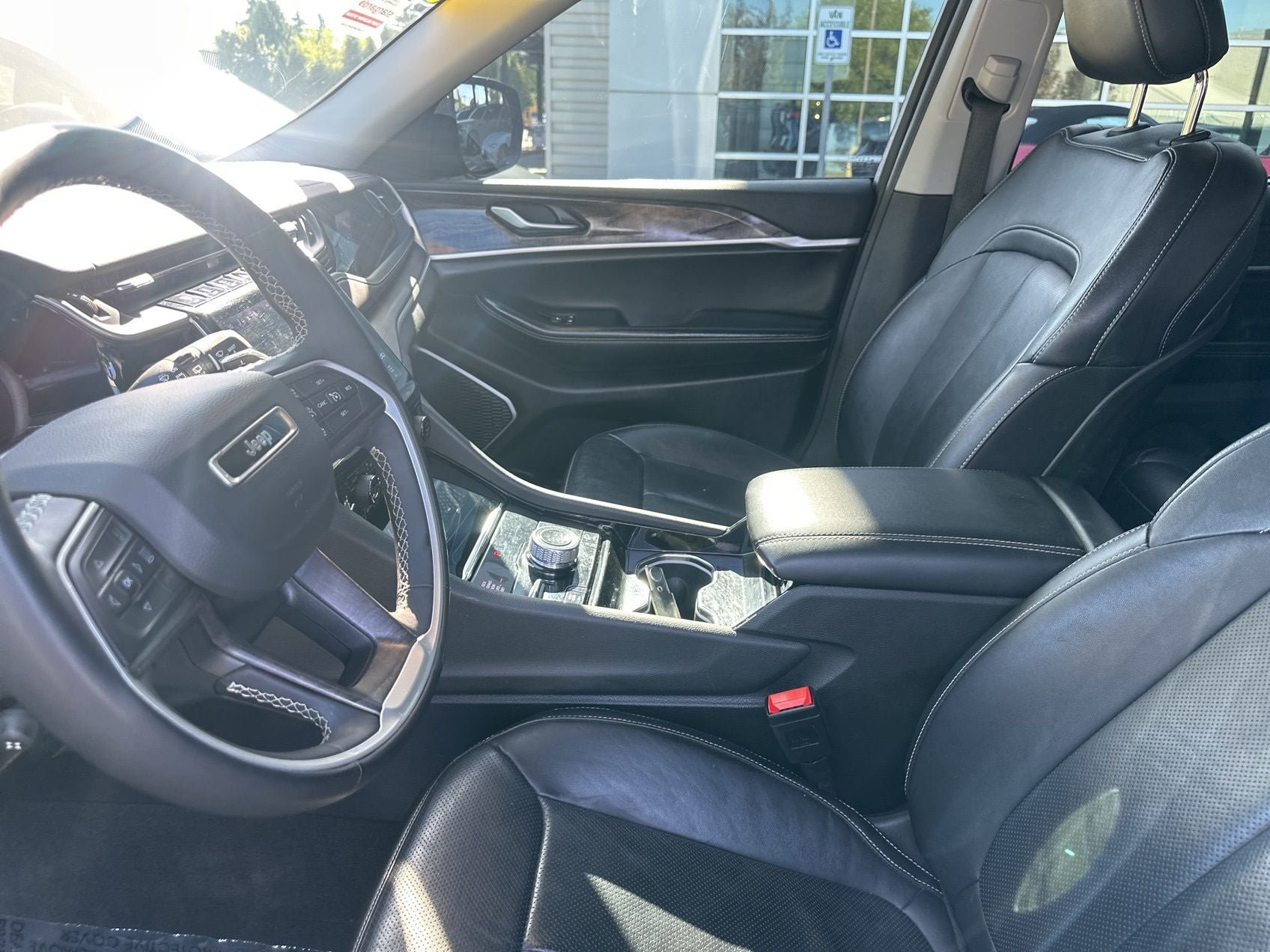 Used 2022 Jeep Grand Cherokee Limited 4xe w/ Luxury Tech Group II AWD/4WD image 7
