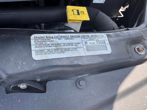 Used 2014 Chrysler Town & Country Touring image 19