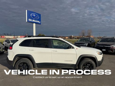 Used 2022 Jeep Cherokee Trailhawk w/ Comfort/Convenience Group image 2