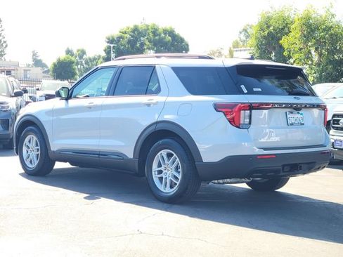 Used 2026 Ford Explorer Active RWD image 2