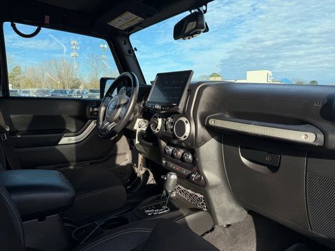 Used 2017 Jeep Wrangler Unlimited Sahara image 23