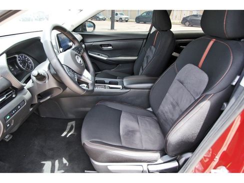 Certified 2025 Nissan Sentra SR FWD image 6