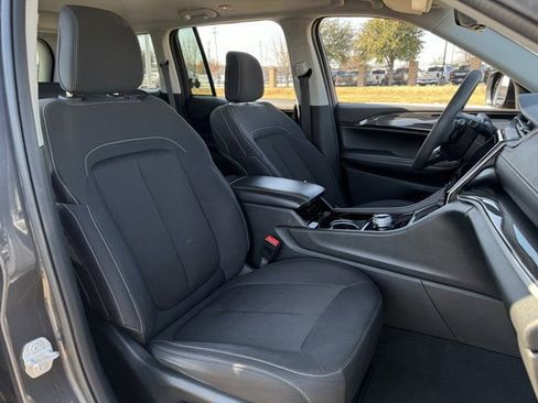 Used 2023 Jeep Grand Cherokee Laredo image 31