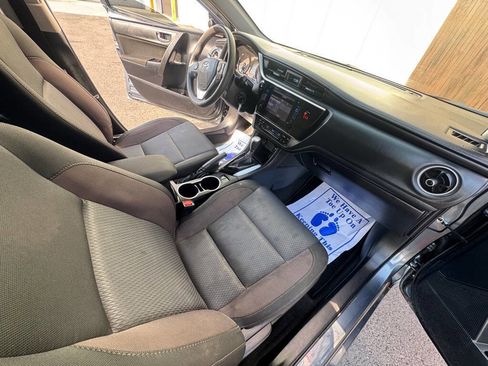 Used 2019 Toyota Corolla LE image 11