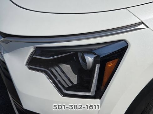 Used 2025 Kia Niro LX FWD image 11