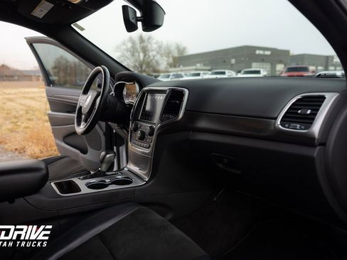 Used 2018 Jeep Grand Cherokee Altitude image 10