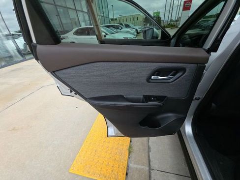 Used 2023 Nissan Rogue SV FWD image 22