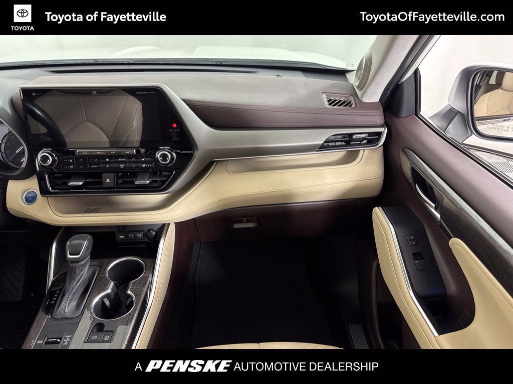Used 2021 Toyota Highlander Limited FWD image 22