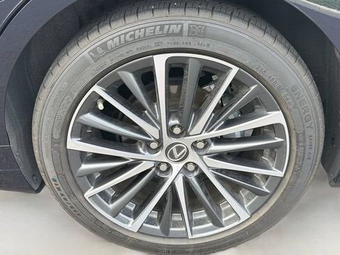 Used 2023 Lexus ES 350 w/ Premium Package FWD image 29