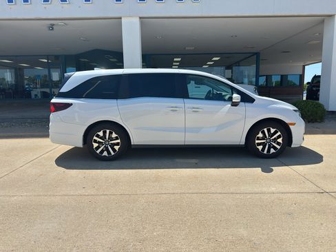 Used 2025 Honda Odyssey EX-L image 10
