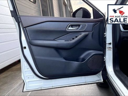 Used 2023 Nissan Rogue Platinum AWD/4WD image 23