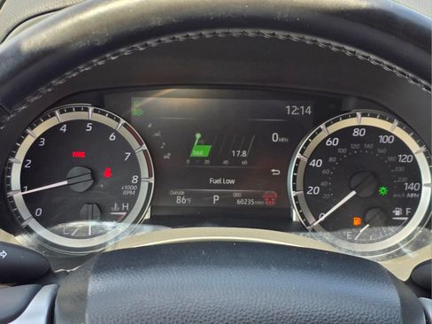 Used 2024 Toyota Highlander XLE FWD image 7